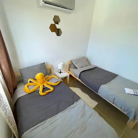 2 Bedroom In With Swimming Pool *