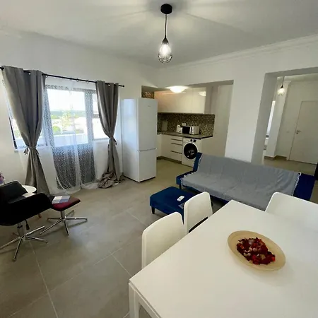 アパート 2 Bedroom In With Swimming Pool *
